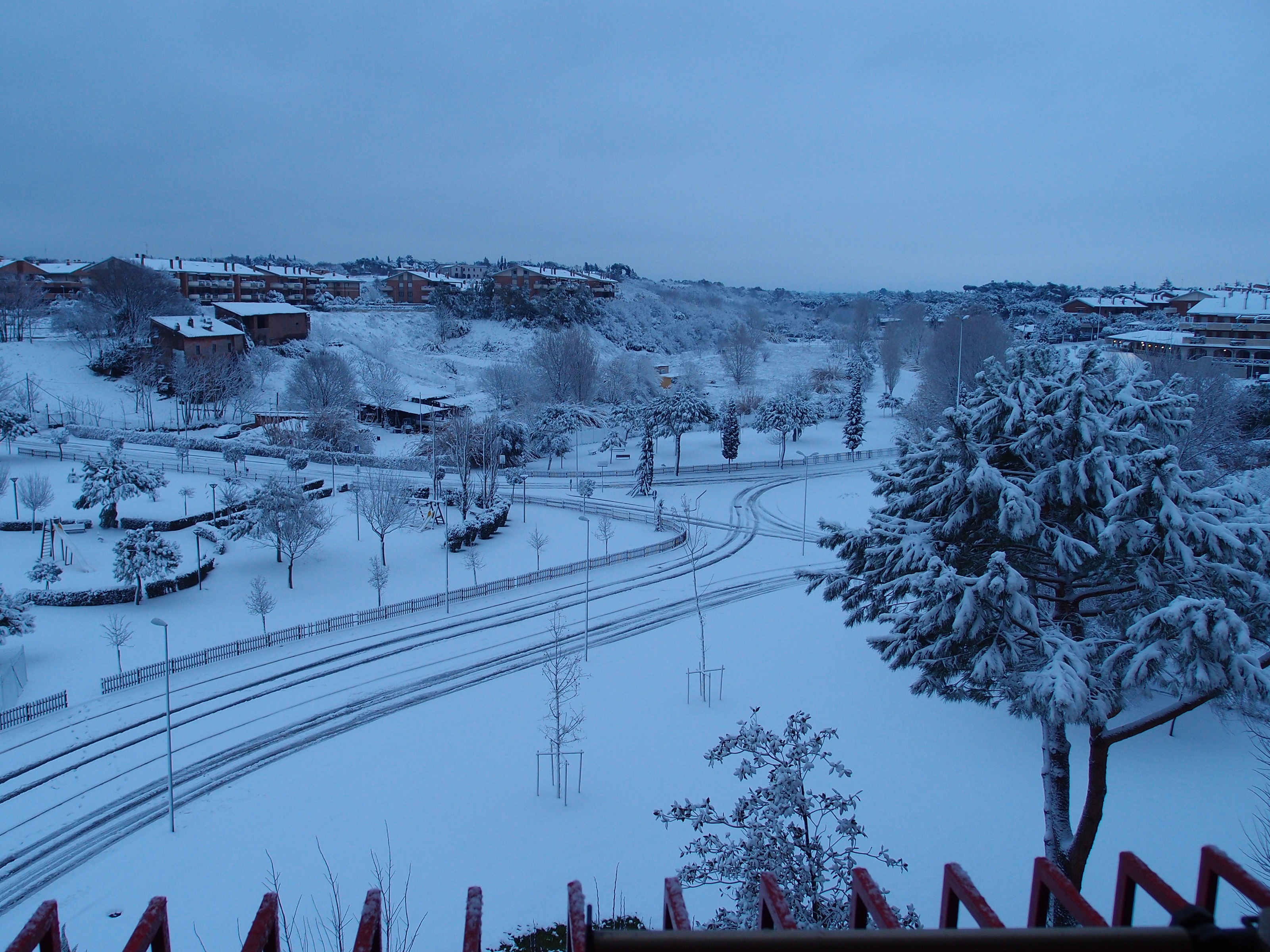 Bianco e.. neve e luce a Roma. 