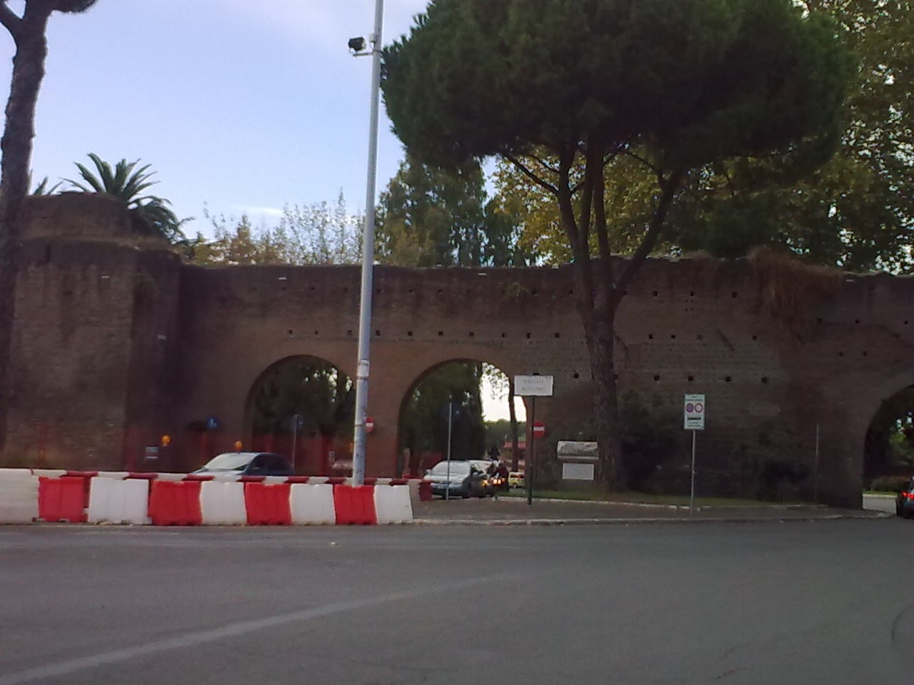 Le Mura Aureliane e Porta Metronia