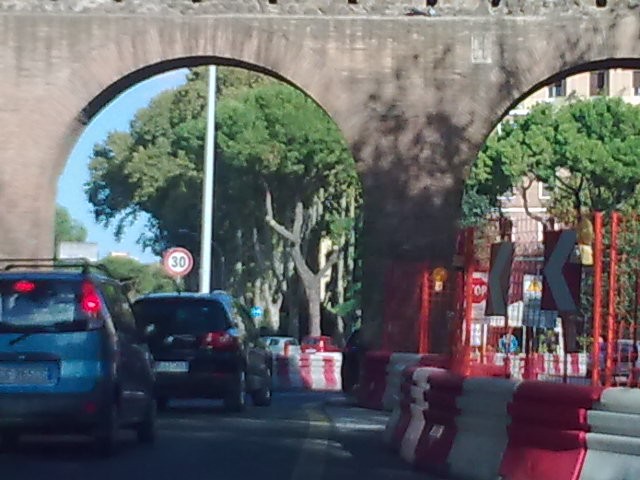 Le Mura Aureliane e Porta Metronia