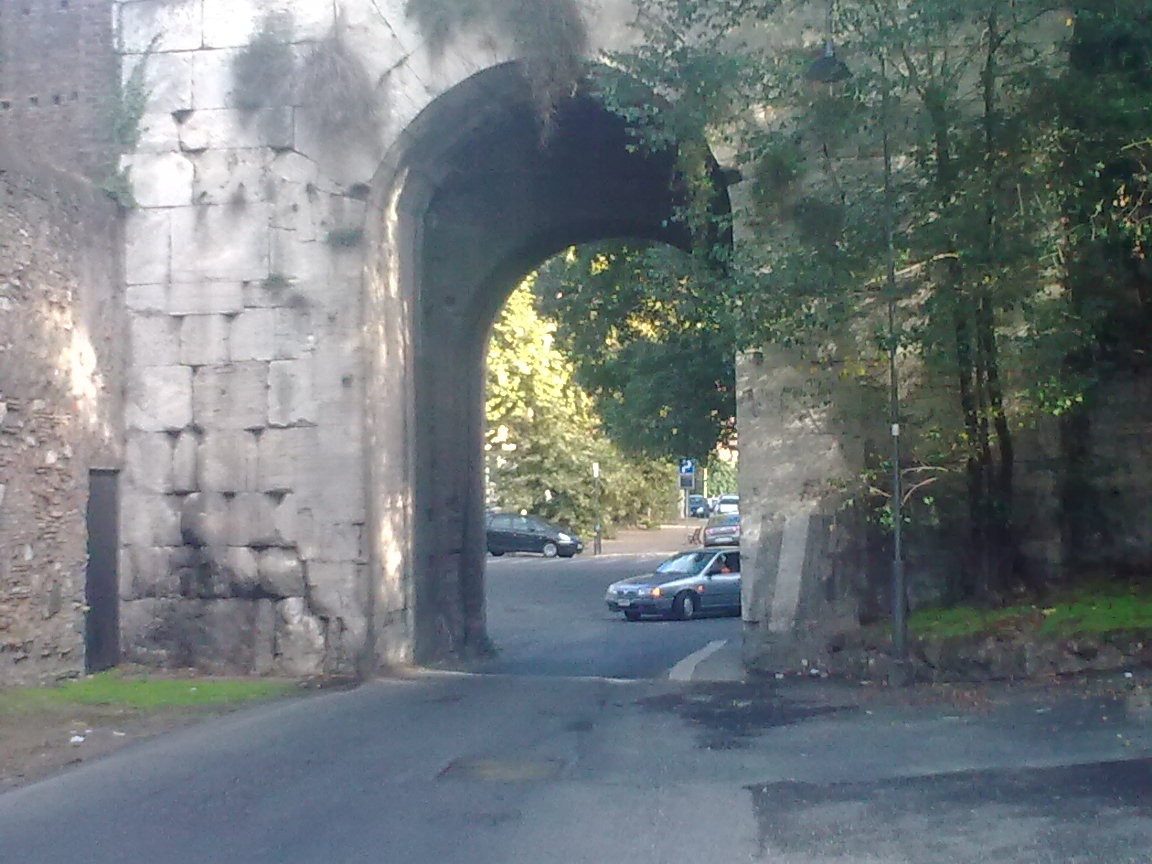 Le Mura Aureliane e Porta Metronia