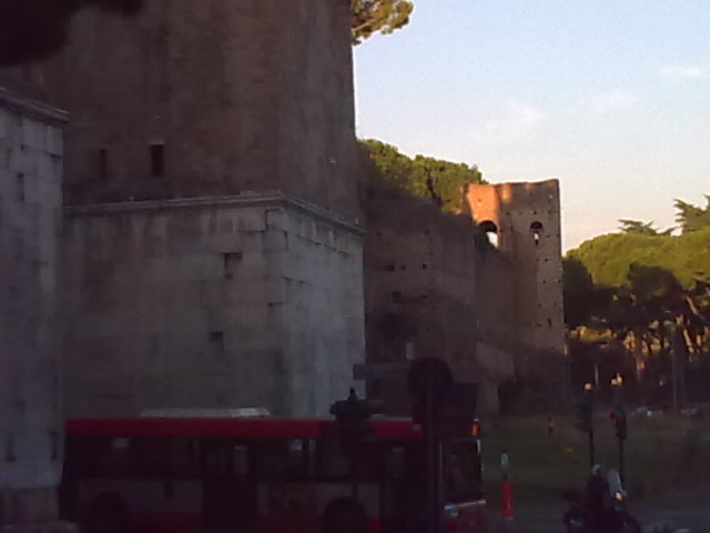 Le Mura Aureliane e Porta Metronia