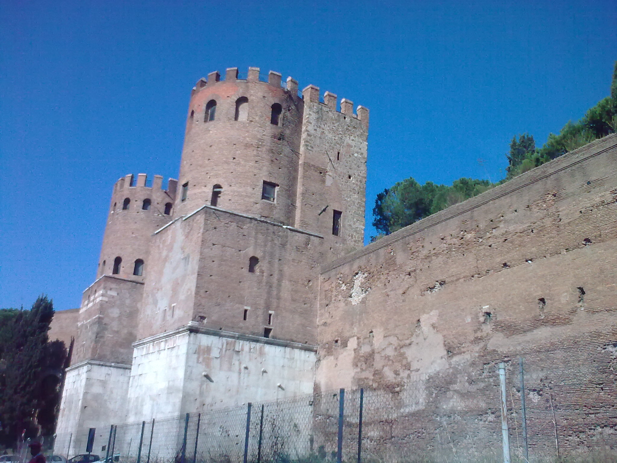 Le Mura Aureliane e Porta Metronia