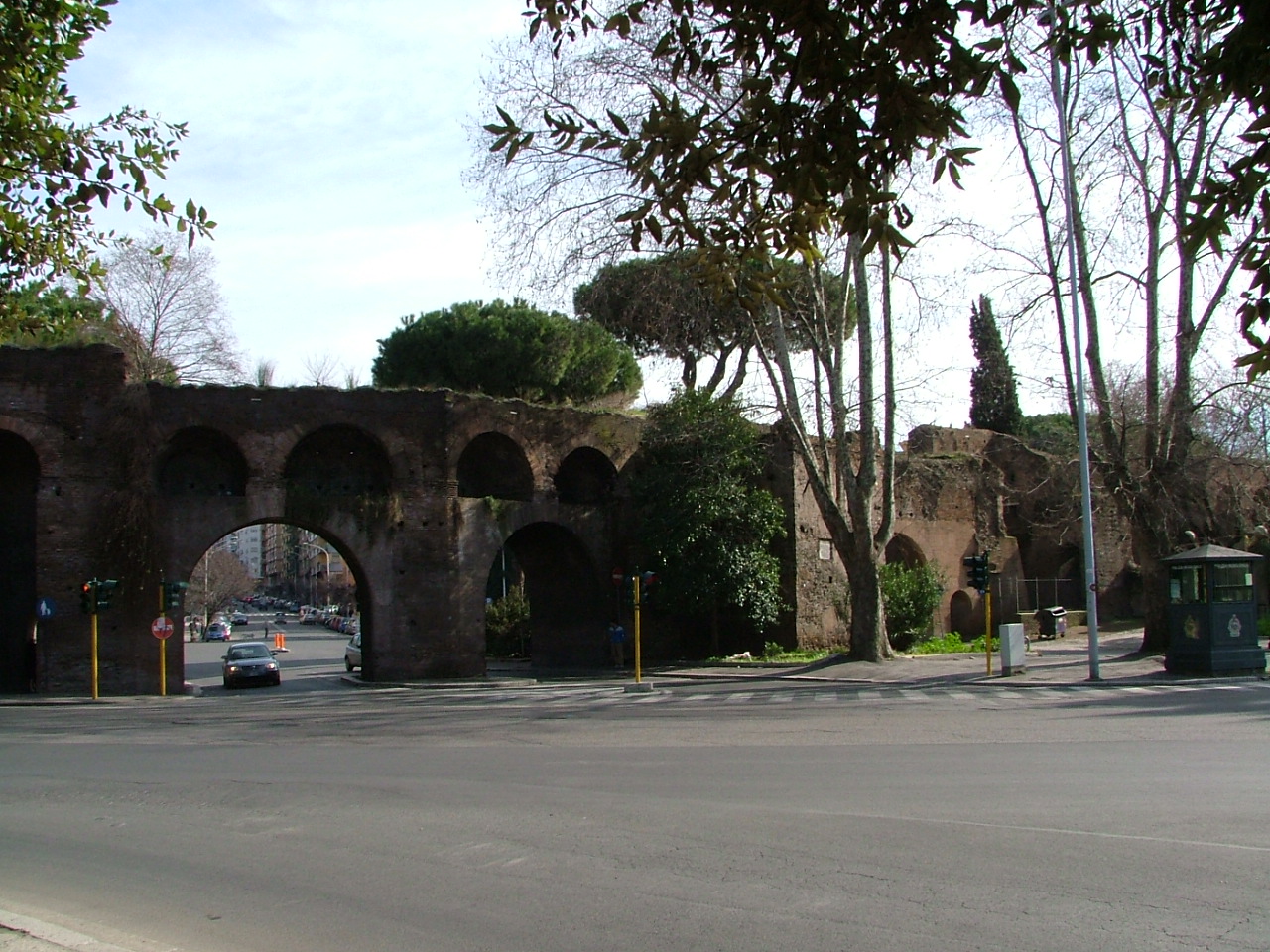 Le Mura Aureliane e Porta Metronia