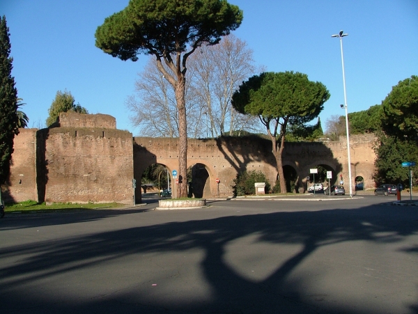 Le Mura Aureliane e Porta Metronia