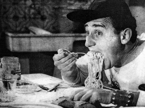 Alberto Sordi - maccherone m'hai provocato e mo' me te magno!