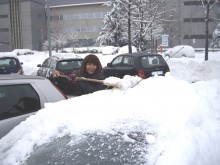 Aygo sommersa dalla neve