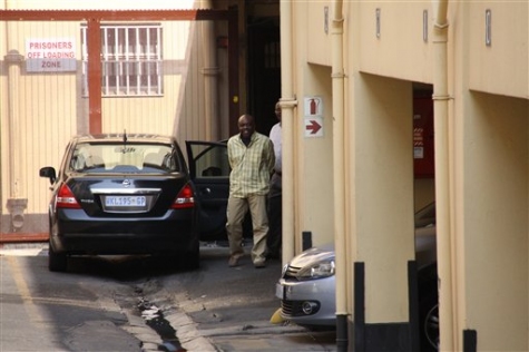 Henry Okah nel retro del tribunale di Johanessburg- AP photo/Tawanda Mudimu