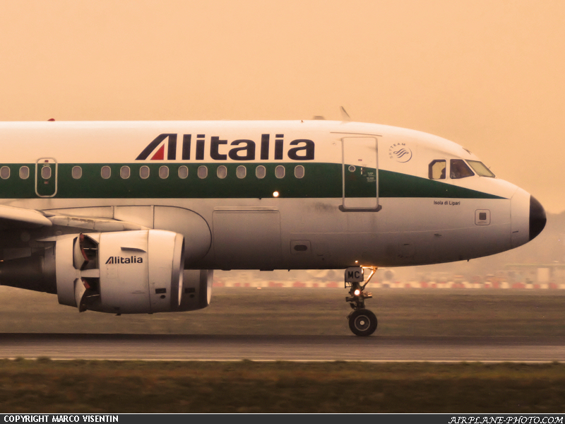 mxp-alitalia-airbus-a319-112-0002